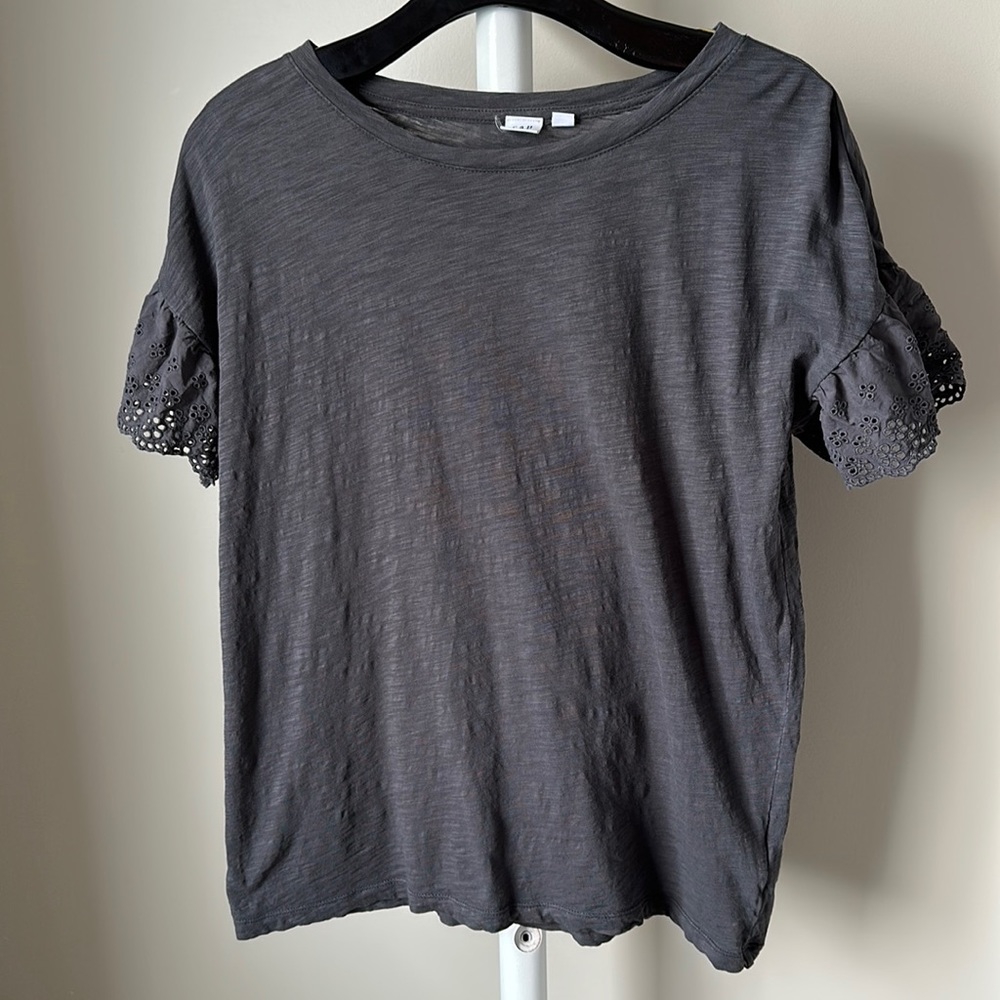 Gap Eyelet Short Sleeve Tee Medium
